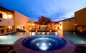 Los Patios Hotel